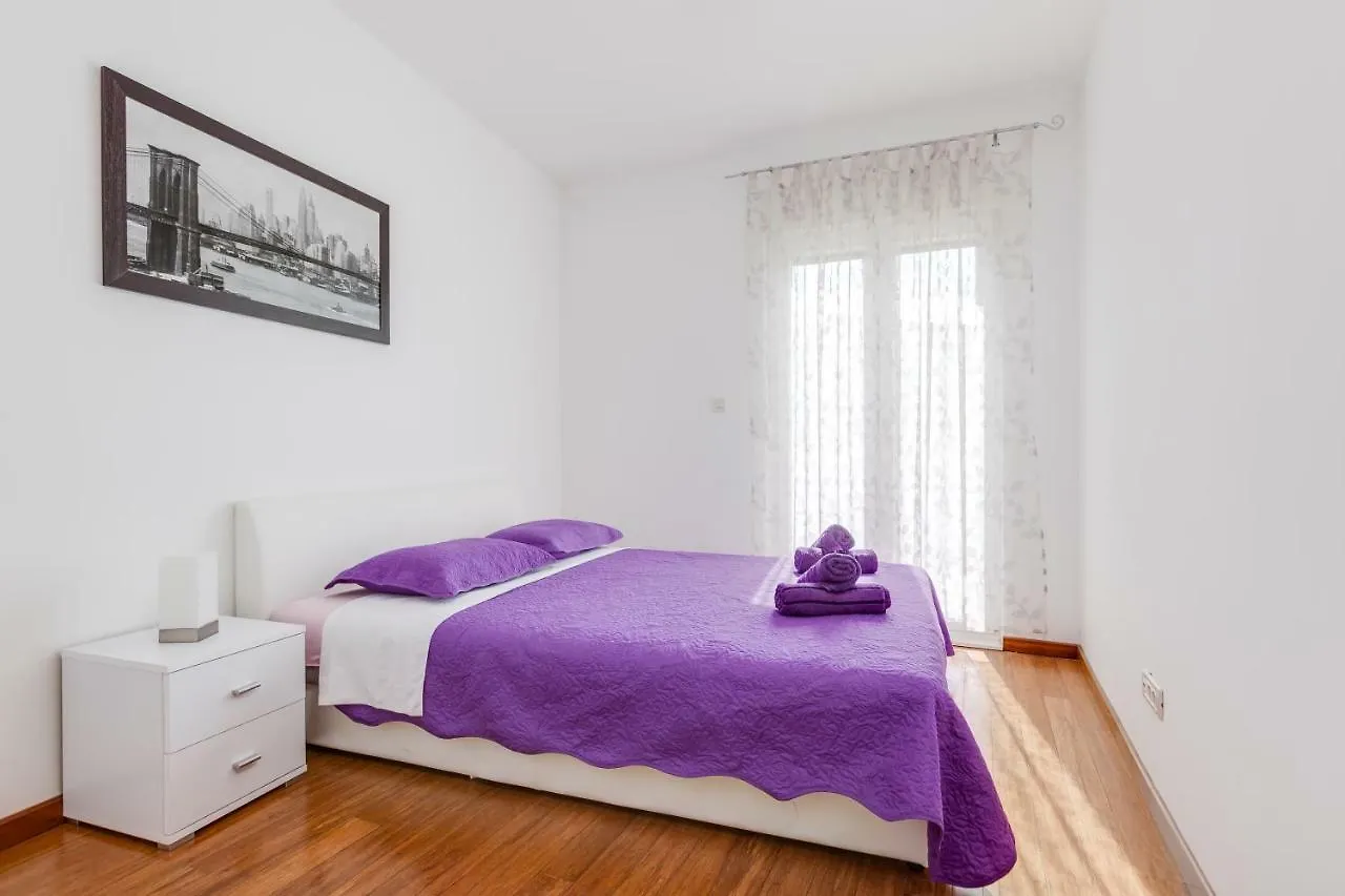 Nova Apartment Split 0*,