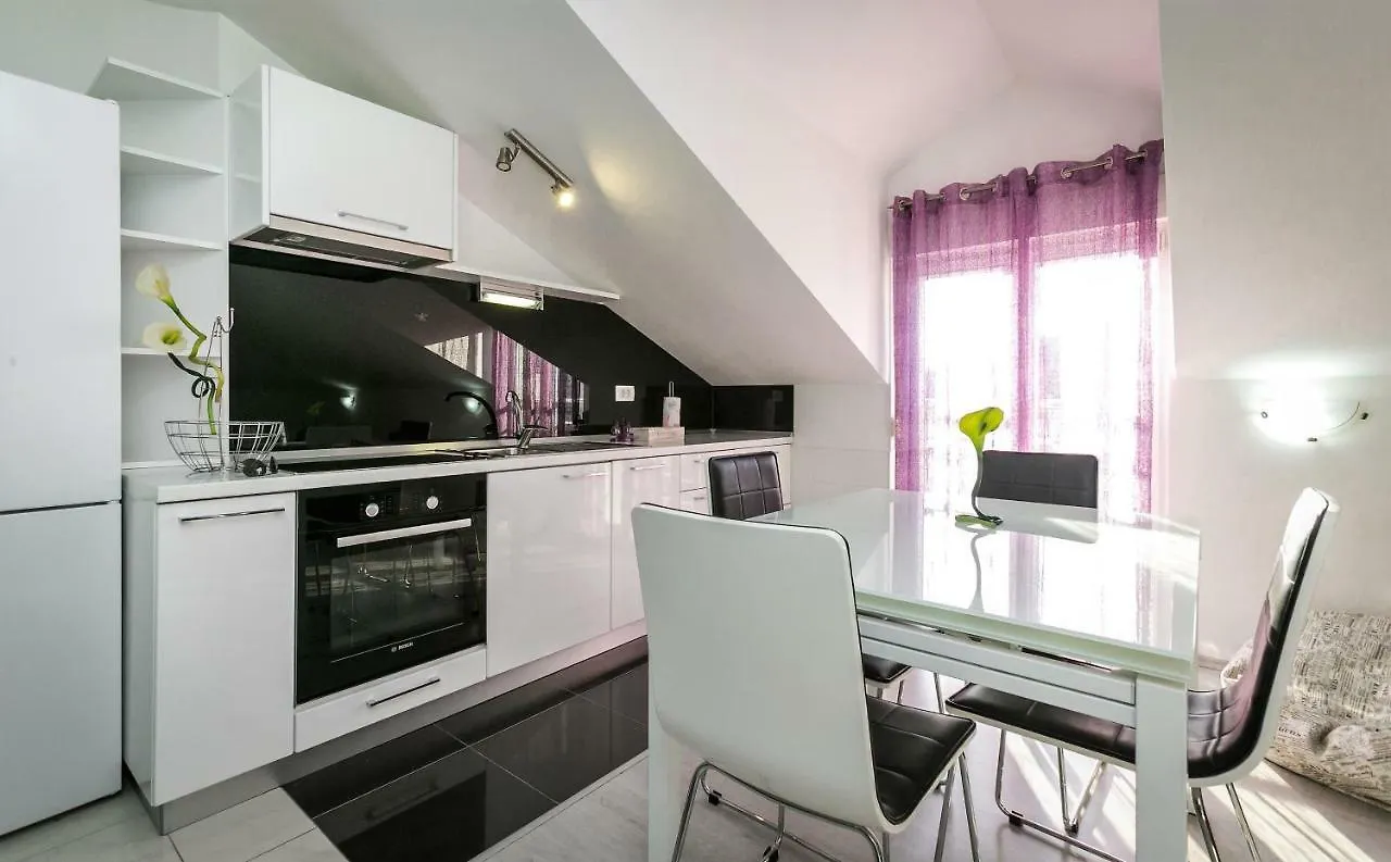 Nova Apartment Split