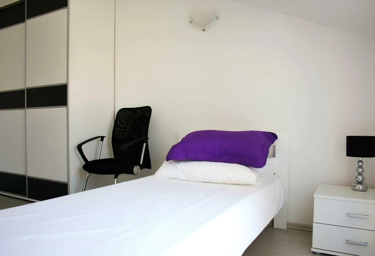 Nova Apartment Split 0*,